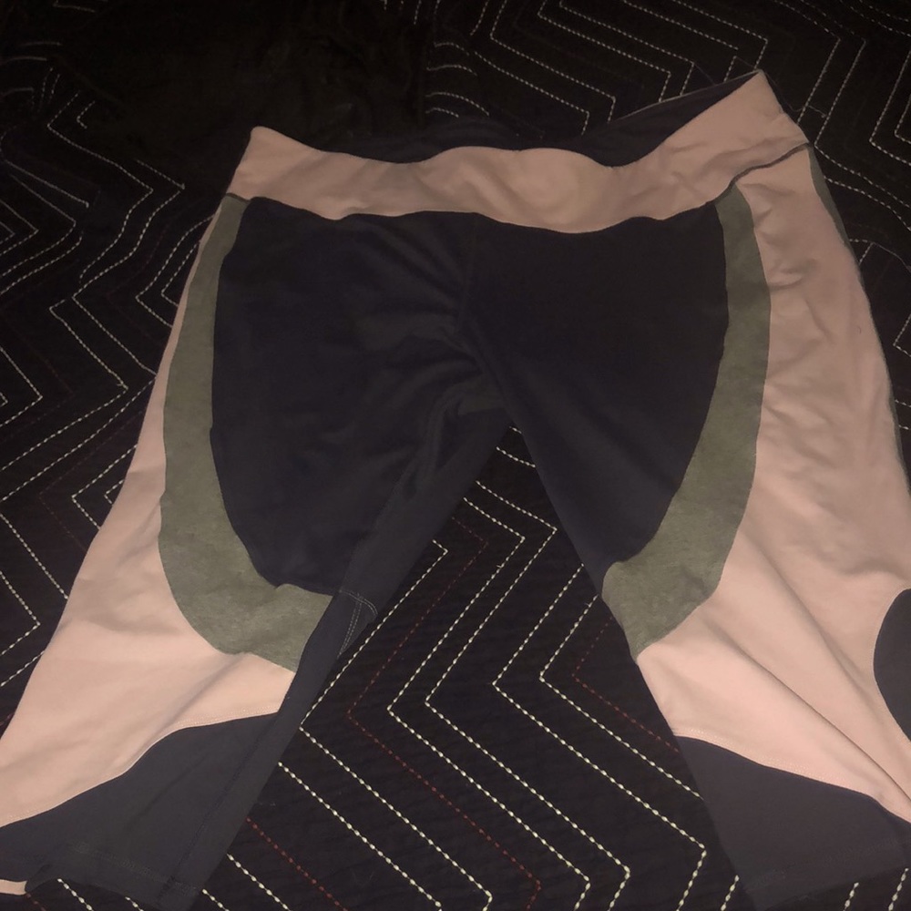 Size 26/28 Livi active work out pants